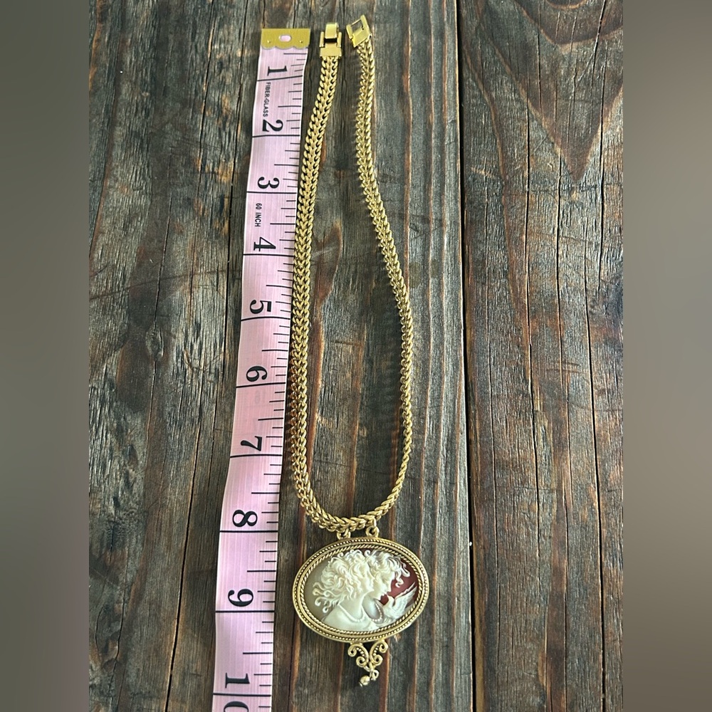 1928 Cameo Gold Tone Necklace - Picture 7 of 9